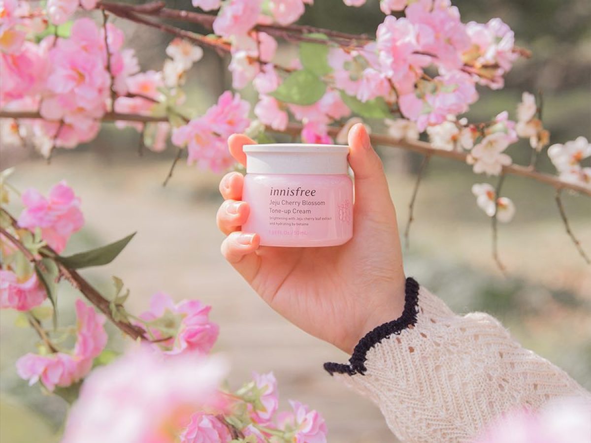 Kem dưỡng ẩm sáng da từ hoa anh đào đảo Jeju innisfree Cherry Blossom Tone Up Cream