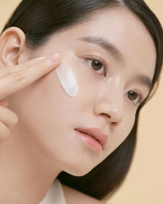 5 bước dưỡng da đơn giản mỗi sáng giúp bạn trở thành một “clean girl makeup” chính hiệu  